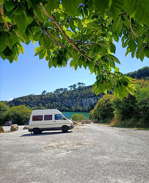 Camper Fien Travelling in a Van