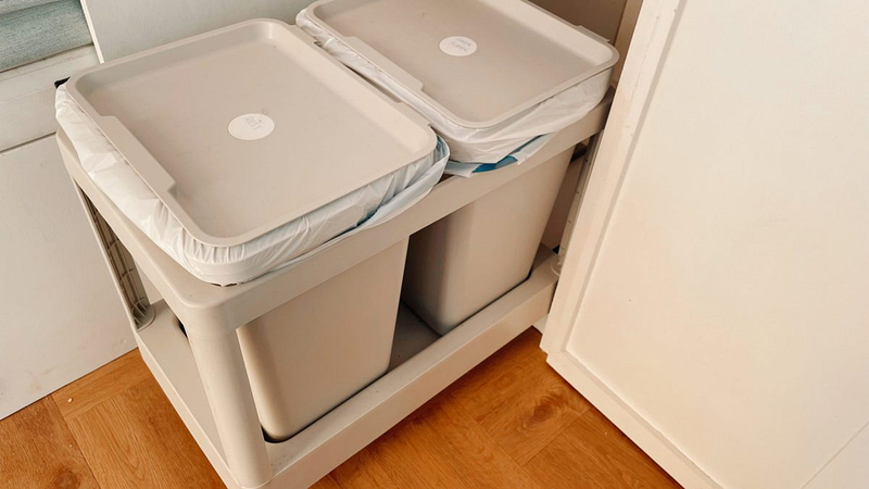 Slide out bin to conveniently organise waste in a mobile home